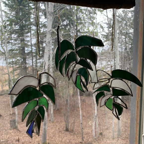 Monstera stained glass suncatcher - Picture 6 of 6